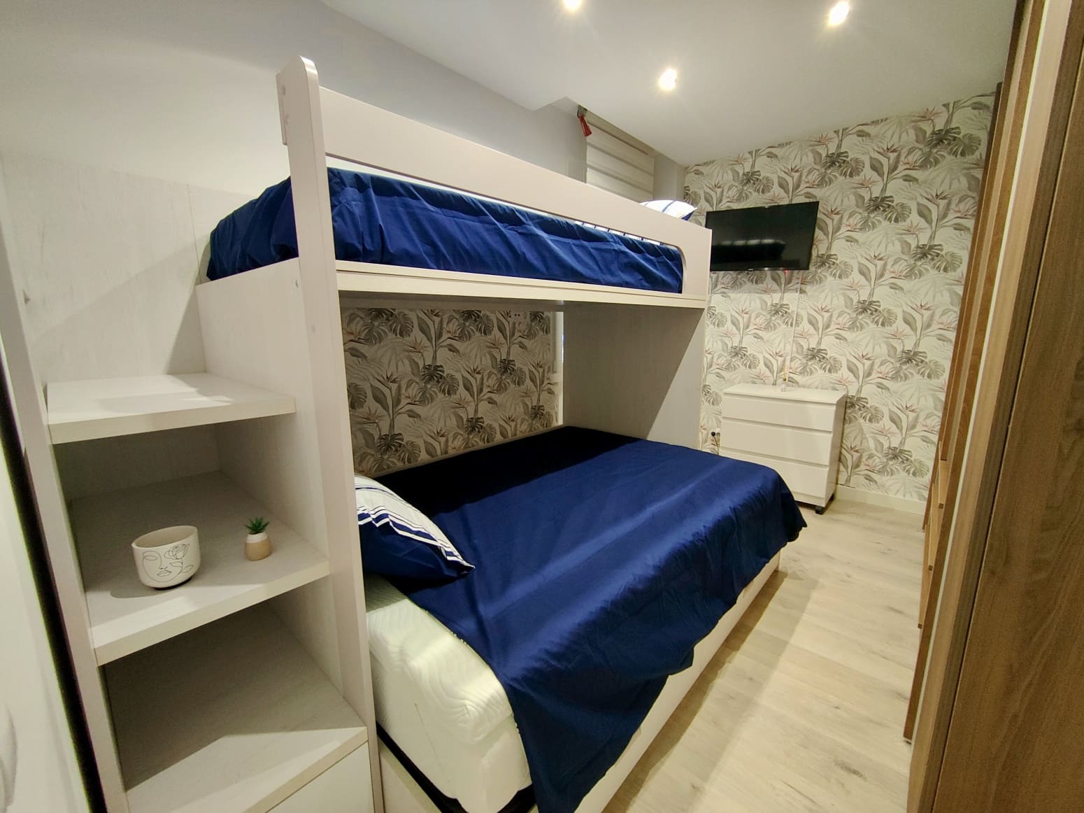 2 bedroom Flat for rent in Santander - € 1,200 (Ref: 9900371)