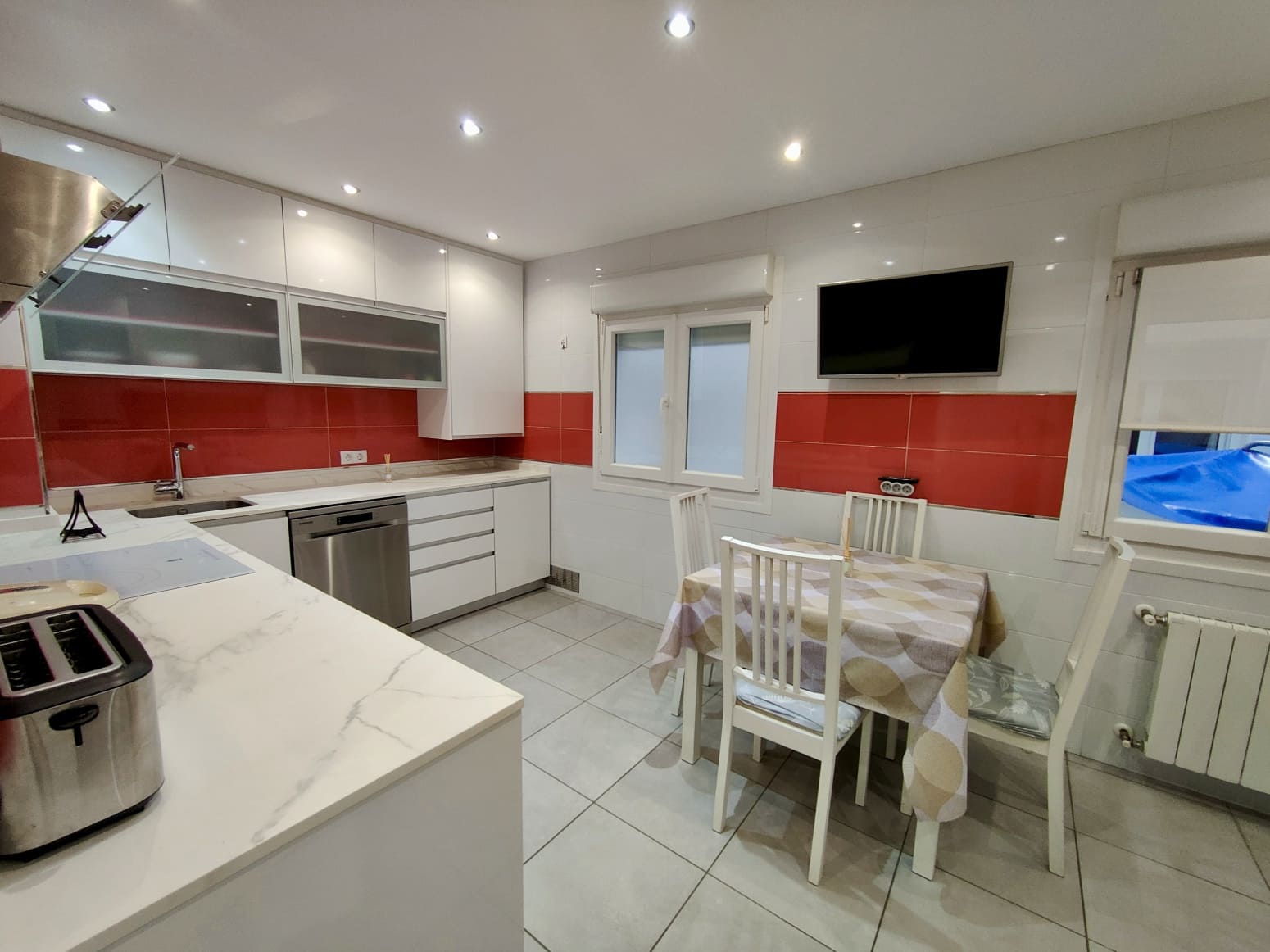 2 bedroom Flat for rent in Santander - € 1,200 (Ref: 9900371)