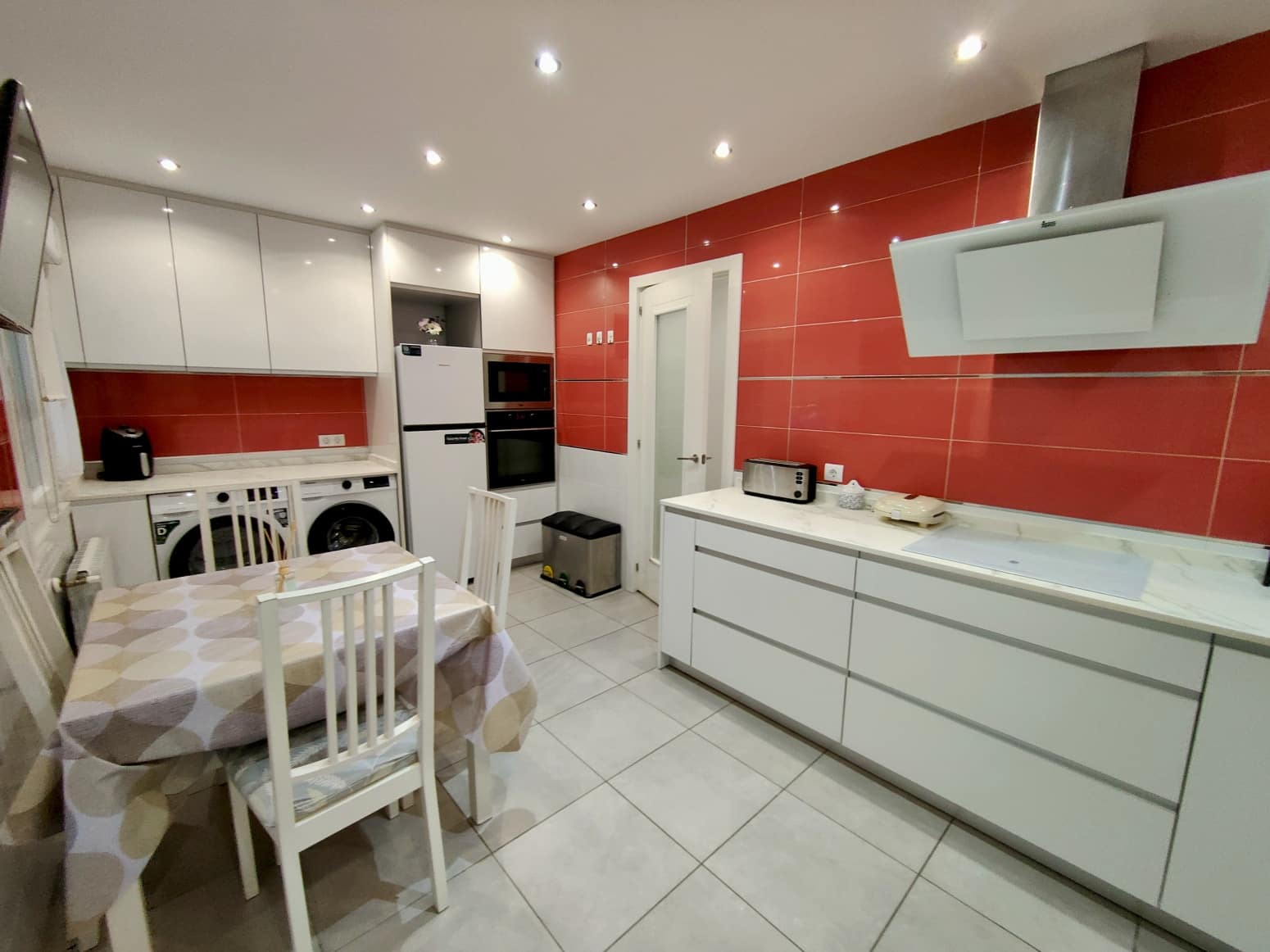 2 bedroom Flat for rent in Santander - € 1,200 (Ref: 9900371)