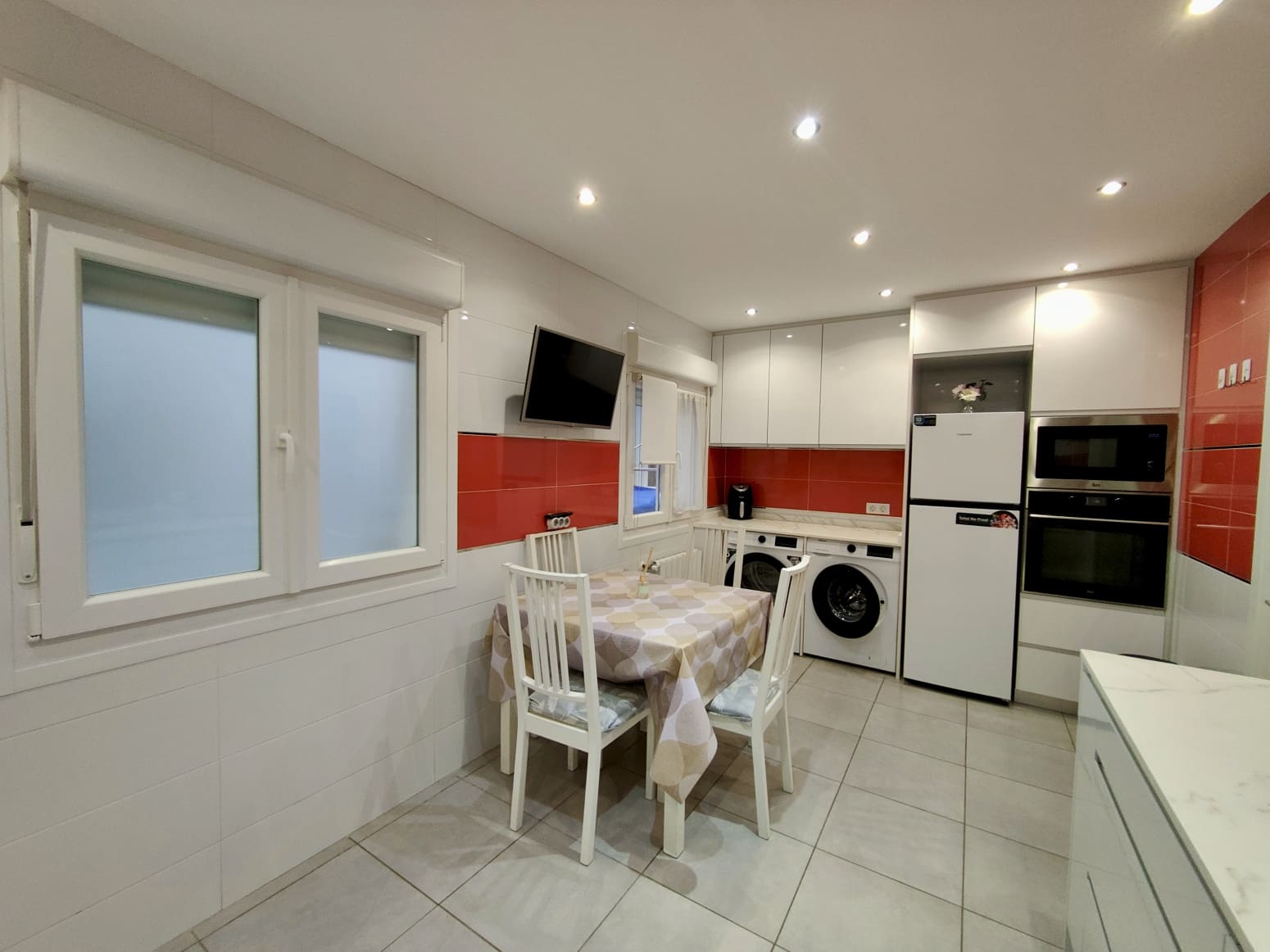 2 bedroom Flat for rent in Santander - € 1,200 (Ref: 9900371)