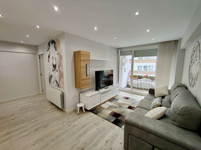 2 bedroom Flat for rent in Santander - € 1,200 (Ref: 9900371)