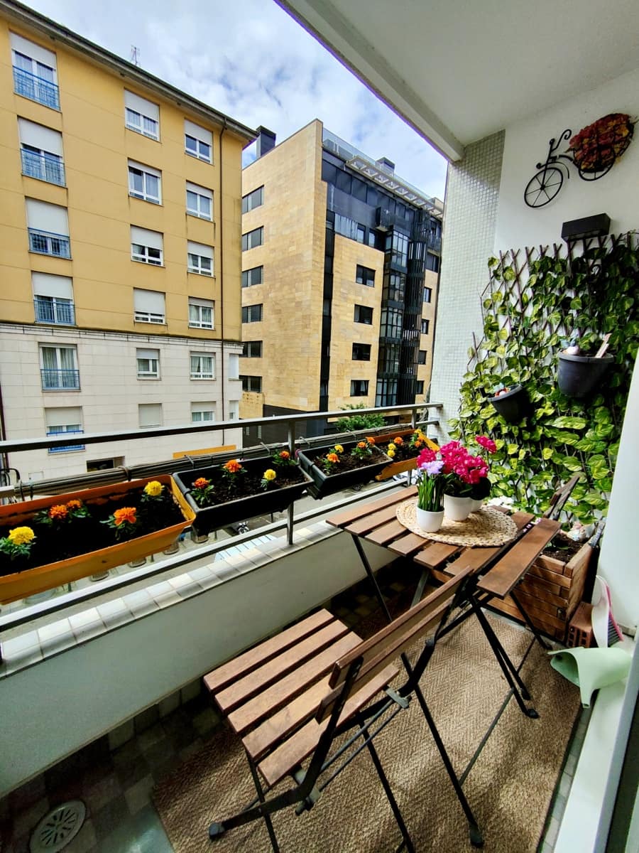 2 bedroom Flat for rent in Santander - € 1,200 (Ref: 9900371)
