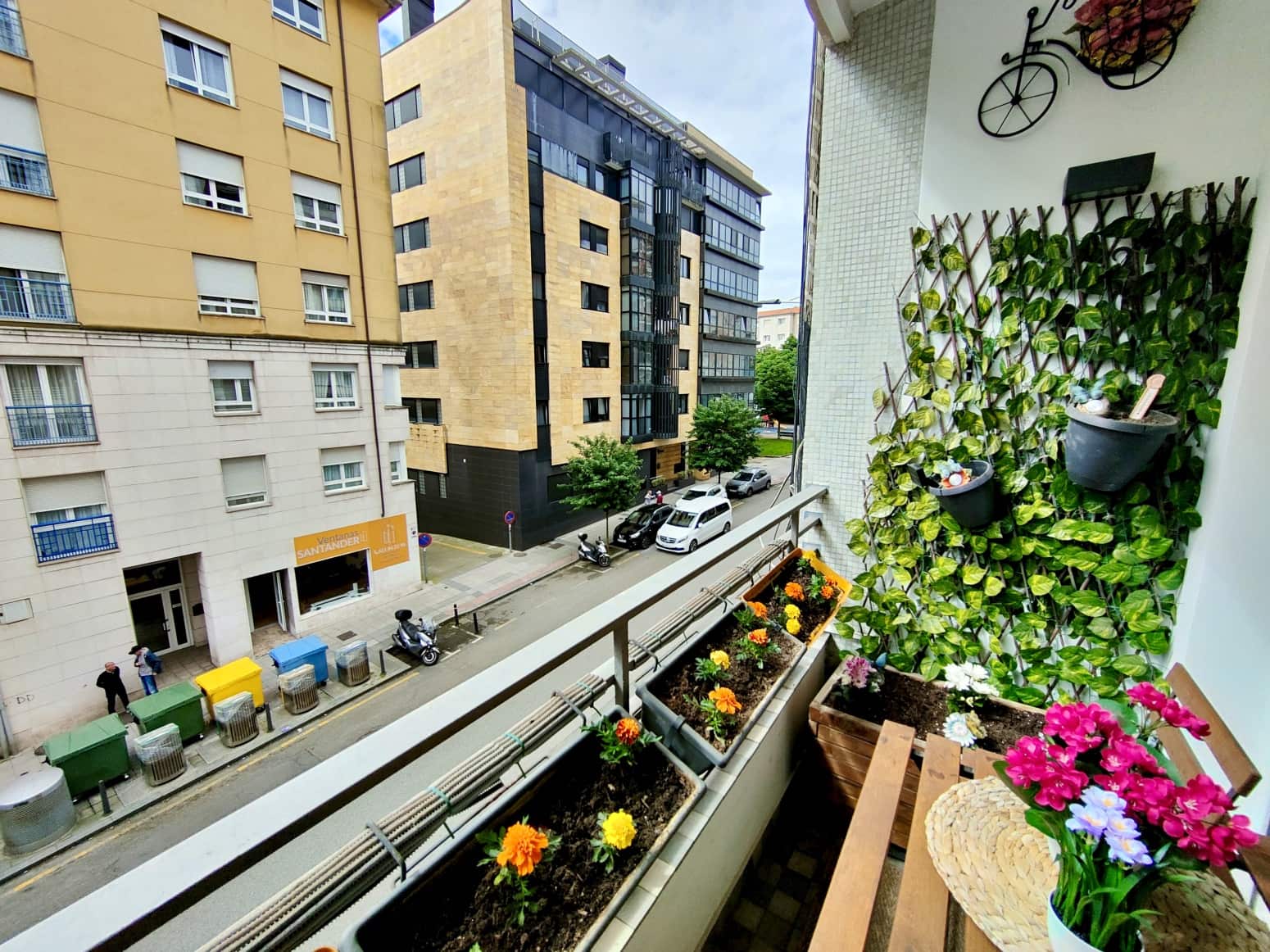 2 bedroom Flat for rent in Santander - € 1,200 (Ref: 9900371)