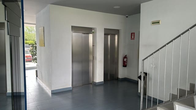 2 slaapkamer Flat te huur in Muriedas, Camargo met garage - € 800 (Ref: 9921852)