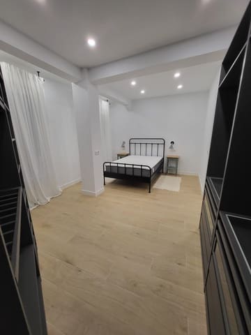 1 soverom Leilighet til leie i Santander - € 1 300 (Ref: 9939511)