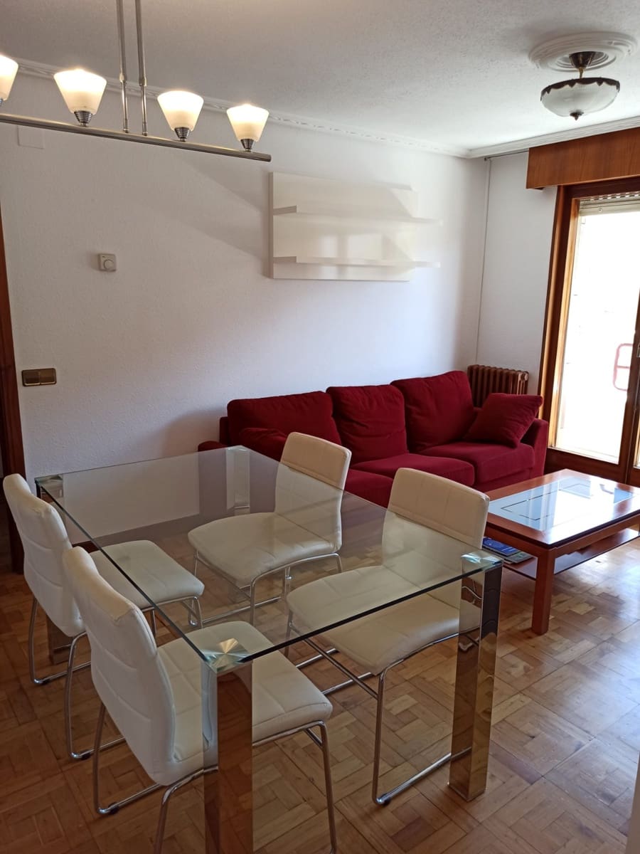 2 bedroom Flat for rent in Santander with garage - € 800 (Ref: 9941824)