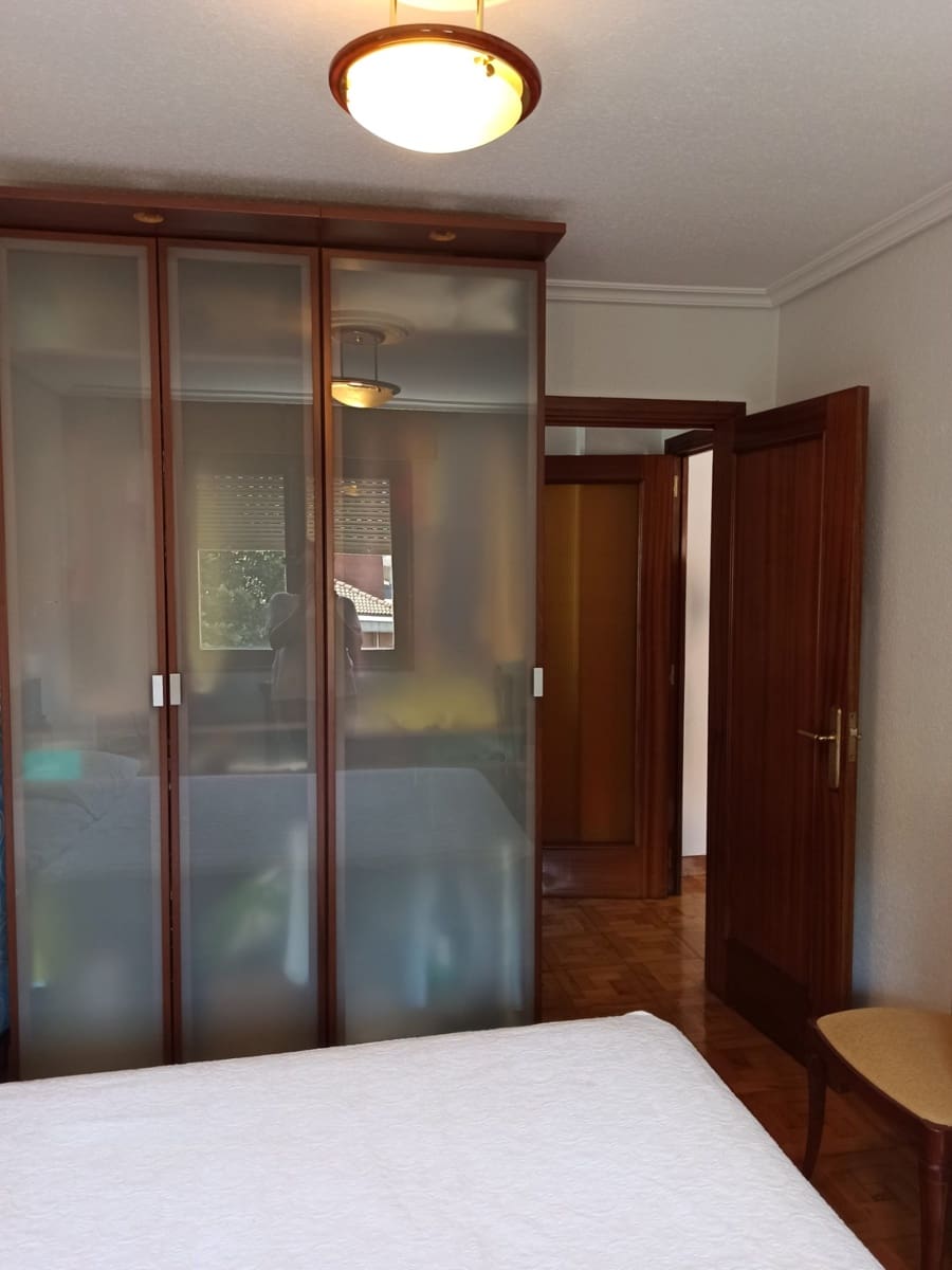 2 bedroom Flat for rent in Santander with garage - € 800 (Ref: 9941824)