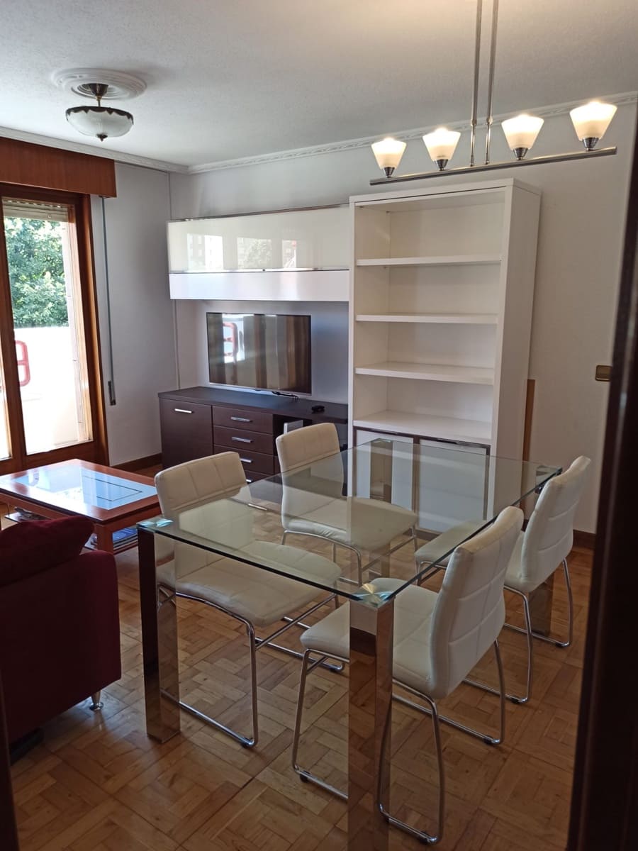2 bedroom Flat for rent in Santander with garage - € 800 (Ref: 9941824)