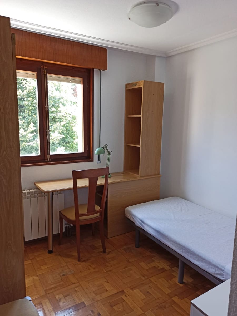 2 bedroom Flat for rent in Santander with garage - € 800 (Ref: 9941824)