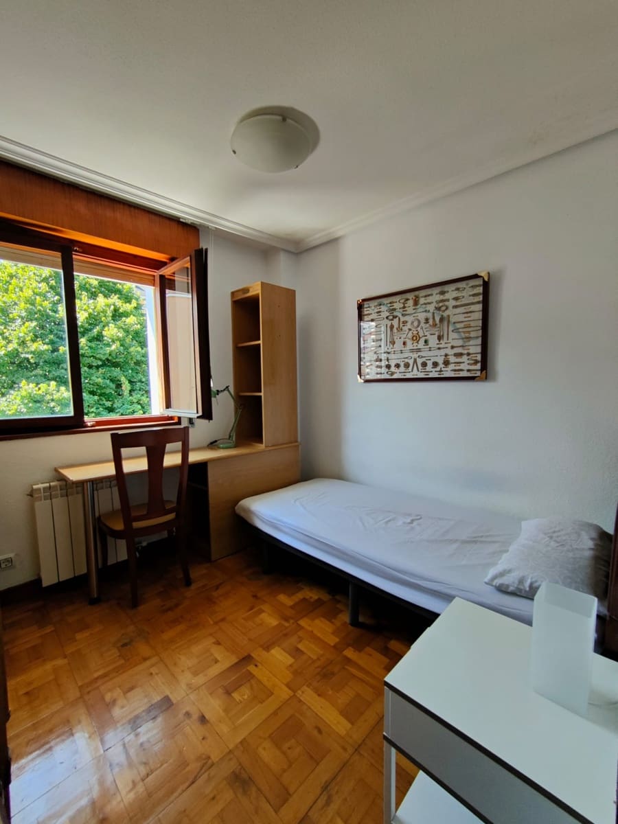 Appartement de 2 chambres à louer à Santander avec garage - 800 € (Ref: 9941824)