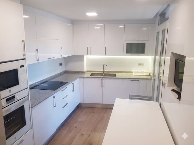 Appartement de 3 chambres à louer à Santander - 450 € (Ref: 9957573)