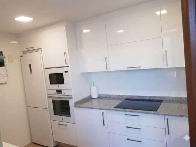 Appartement de 3 chambres à louer à Santander - 450 € (Ref: 9957573)