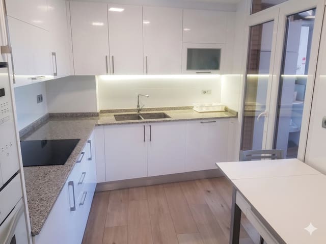 Appartement de 3 chambres à louer à Santander - 450 € (Ref: 9957573)