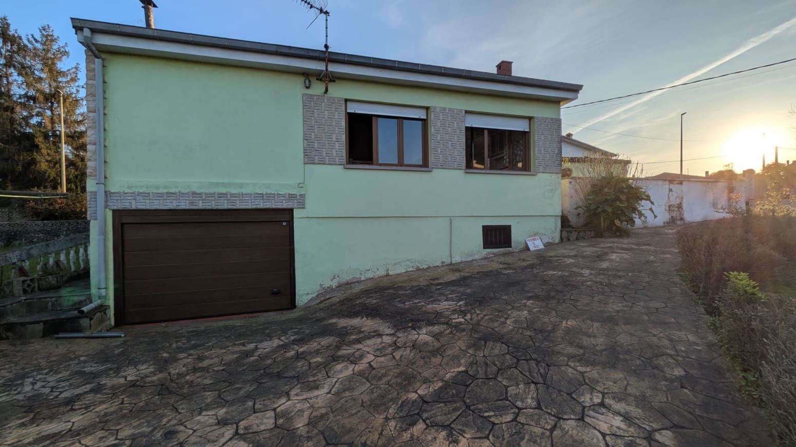 3 bedroom Villa for sale in Reocin with garage - € 299,000 (Ref: 9964819)