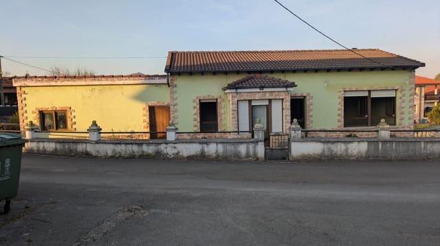 3 bedroom Villa for sale in Reocín with garage - € 299,000 (Ref: 9964819)