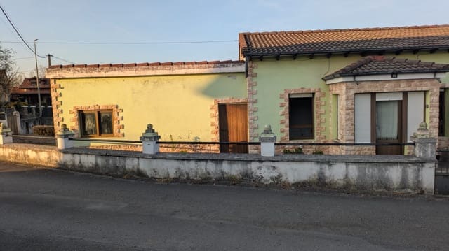 3 bedroom Villa for sale in Reocín with garage - € 299,000 (Ref: 9964819)