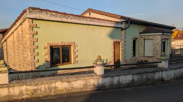 3 bedroom Villa for sale in Reocín with garage - € 299,000 (Ref: 9964819)