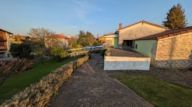 3 bedroom Villa for sale in Reocín with garage - € 299,000 (Ref: 9964819)