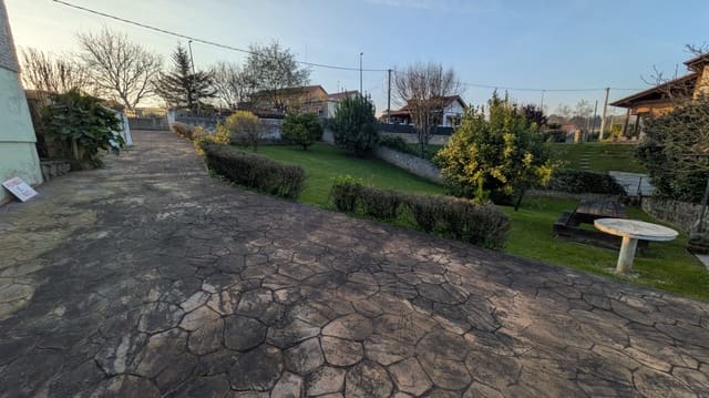 3 bedroom Villa for sale in Reocín with garage - € 299,000 (Ref: 9964819)