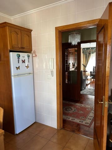 4 slaapkamer Flat te huur in Reinosa - € 850 (Ref: 9976872)
