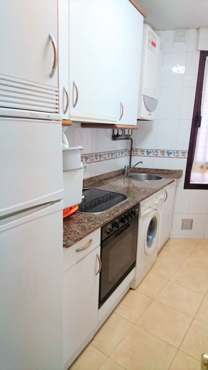 2 sypialnia Mieszkanie do wynajęcia w Santander - 800 € (Ref: 9994841)