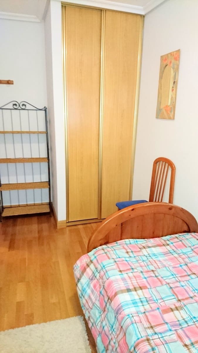 2 sypialnia Mieszkanie do wynajęcia w Santander - 800 € (Ref: 9994841)