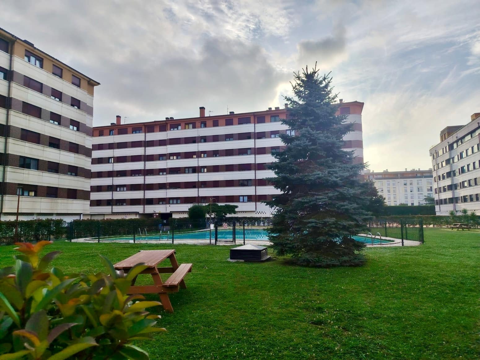 3 sovrum Lägenhet att hyra i Santander med pool garage - 1 200 € (Ref: 9996710)