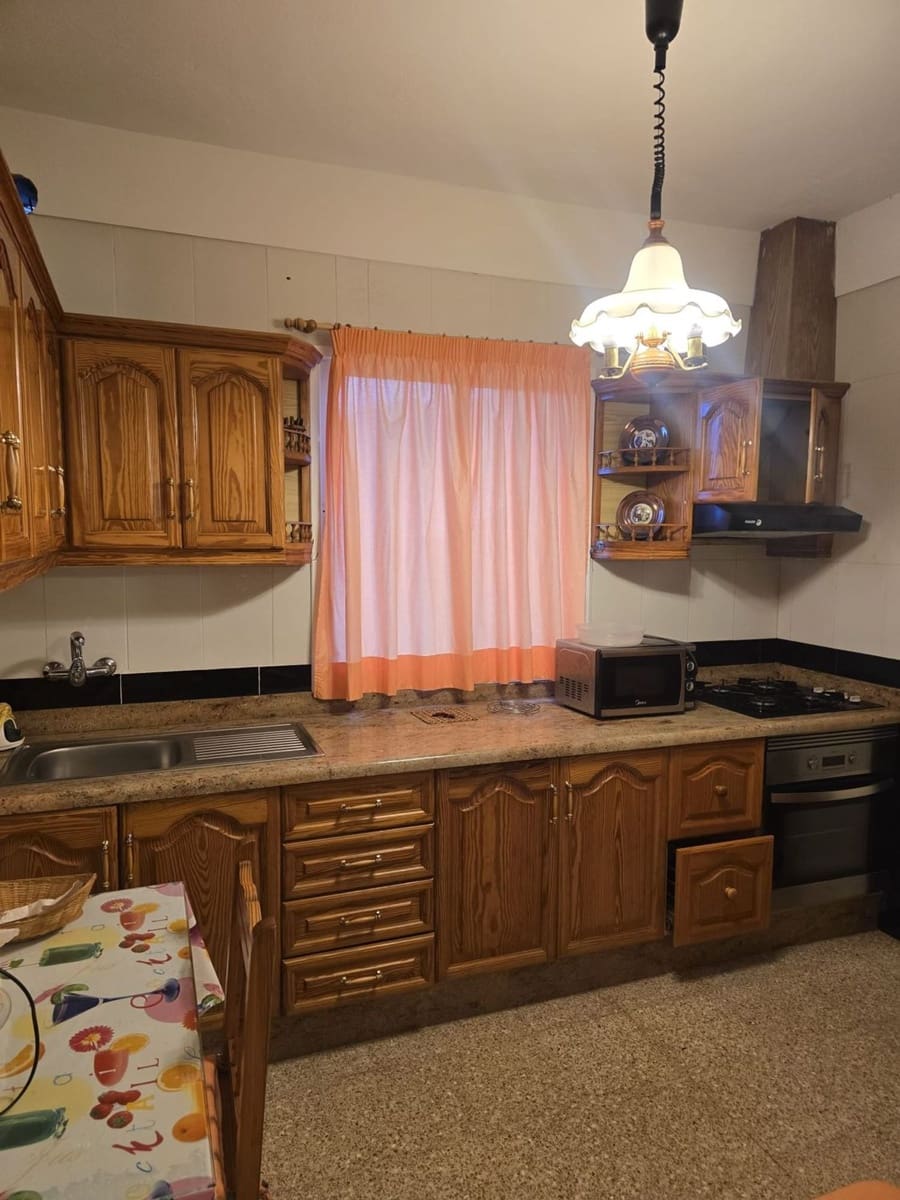 4 makuuhuone Omakotitalo myytävänä paikassa Icod de los Vinos mukana 
autotalli - 240 000 € (Ref: 10021282)