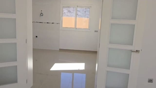 5 bedroom Villa for sale in Garachico with garage - € 764,999 (Ref: 10021291)