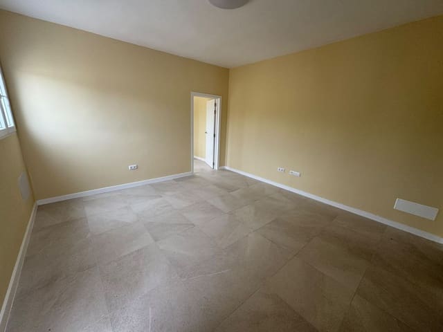 3 soveværelse Lejlighed til leje i Santa Cruz de Tenerife med garage - € 800 (Ref: 10130503)