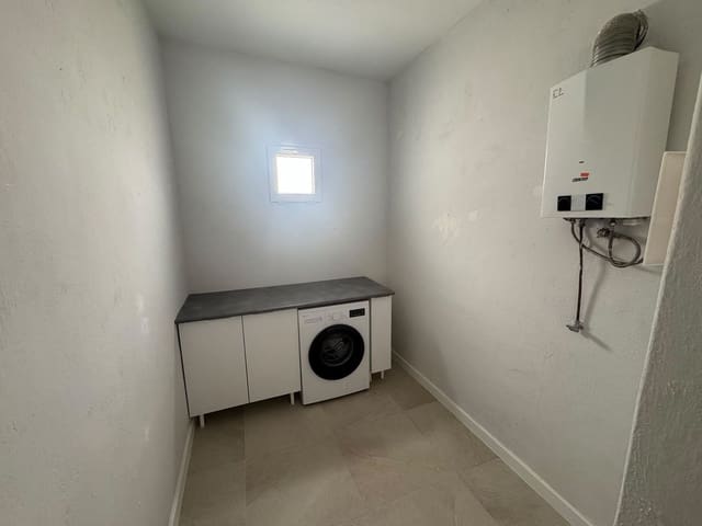 3 soveværelse Lejlighed til leje i Santa Cruz de Tenerife med garage - € 800 (Ref: 10130503)