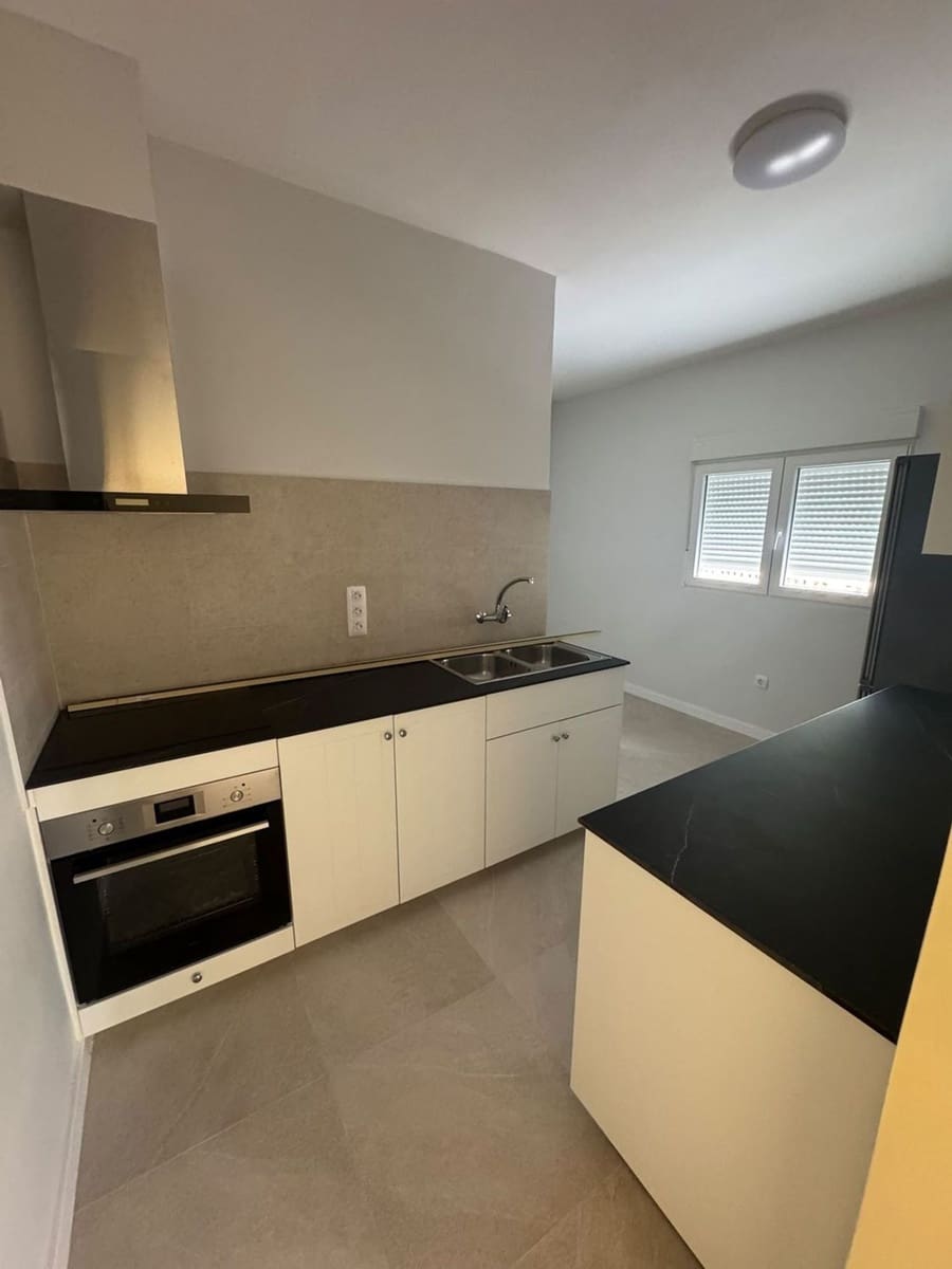 3 soveværelse Lejlighed til leje i Santa Cruz de Tenerife med garage - € 800 (Ref: 10130503)