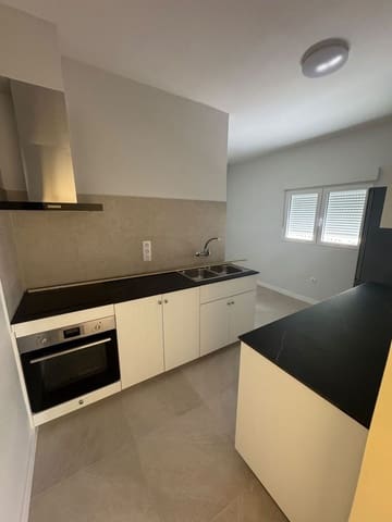 3 soveværelse Lejlighed til leje i Santa Cruz de Tenerife med garage - € 800 (Ref: 10130503)