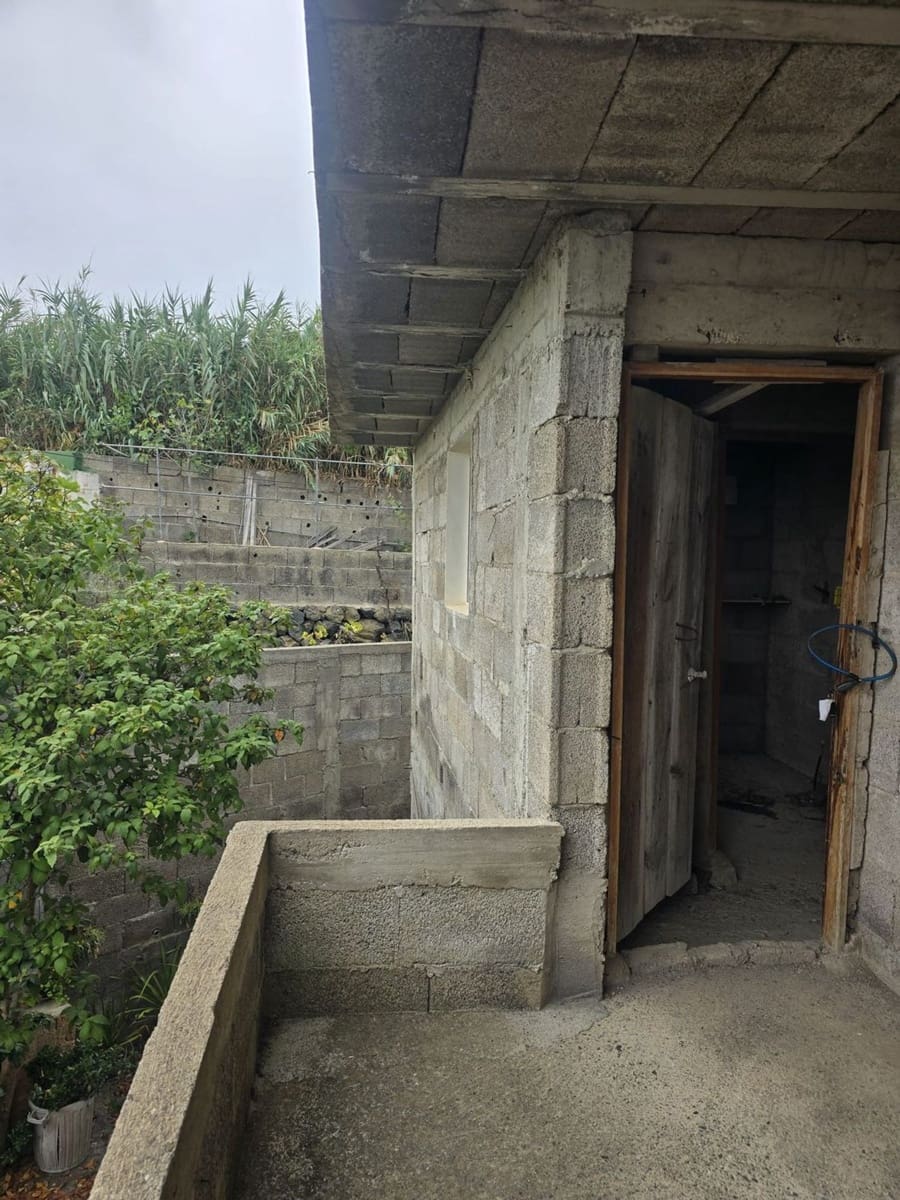 Villa til salg i Santa Cruz de Tenerife med garage - € 140.000 (Ref: 10131149)