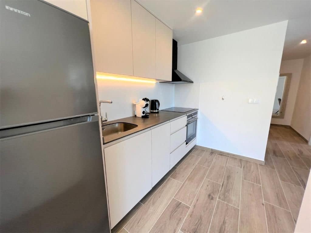 Apartamento de 2 habitaciones en Benidorm en alquiler con piscina garaje - 1.050 € (Ref: 10007801)