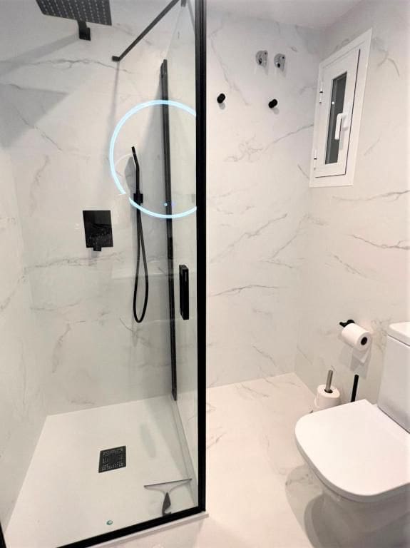 Apartamento de 2 habitaciones en Benidorm en alquiler con piscina garaje - 1.050 € (Ref: 10007801)