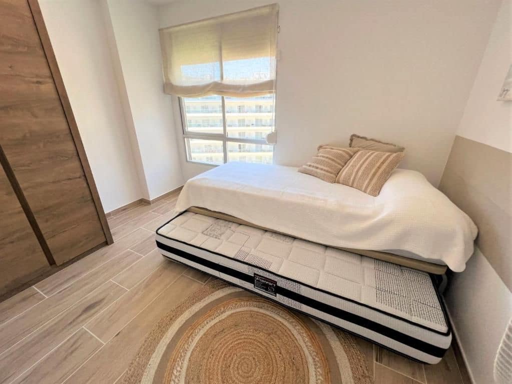 Apartamento de 2 habitaciones en Benidorm en alquiler con piscina garaje - 1.050 € (Ref: 10007801)