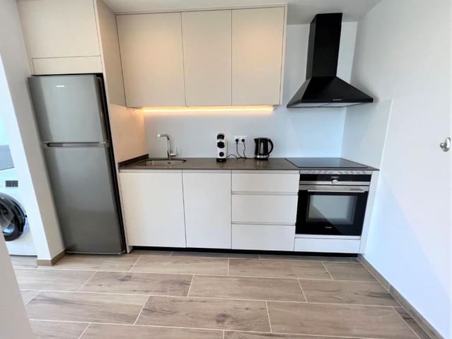 Apartamento de 2 habitaciones en Benidorm en alquiler con piscina garaje - 1.050 € (Ref: 10007801)