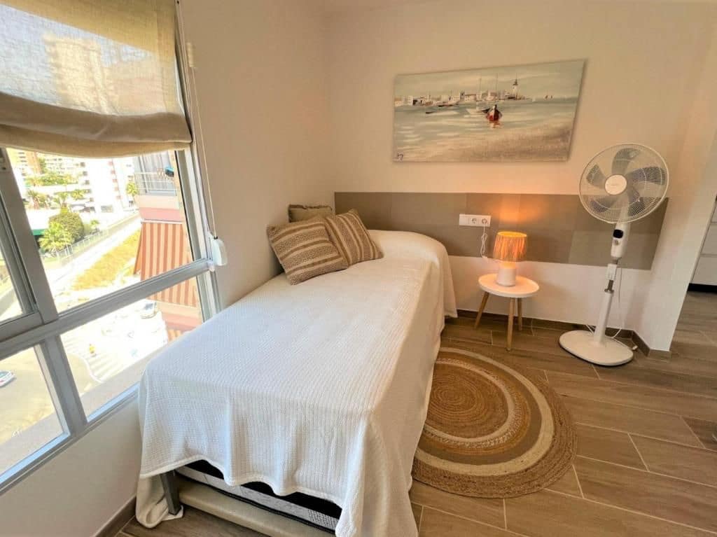 Apartamento de 2 habitaciones en Benidorm en alquiler con piscina garaje - 1.050 € (Ref: 10007801)