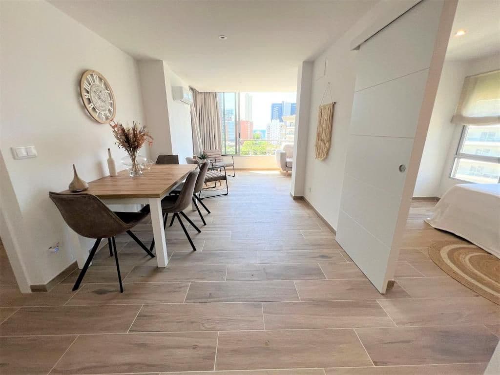 Apartamento de 2 habitaciones en Benidorm en alquiler con piscina garaje - 1.050 € (Ref: 10007801)