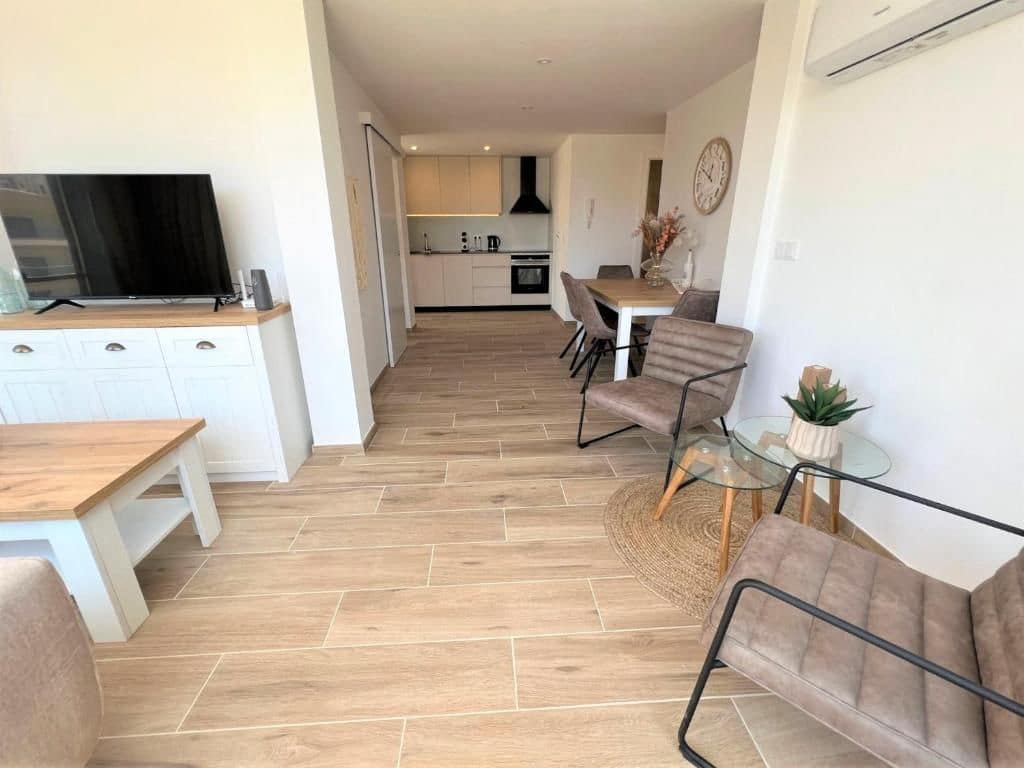 Apartamento de 2 habitaciones en Benidorm en alquiler con piscina garaje - 1.050 € (Ref: 10007801)