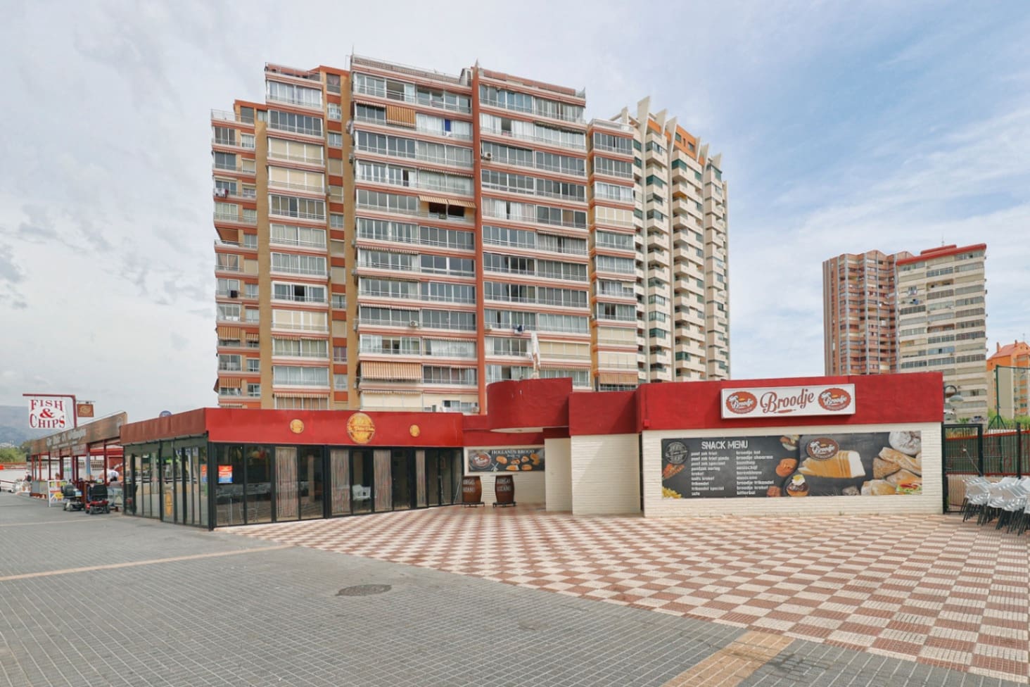 Apartamento de 2 habitaciones en Benidorm en alquiler con piscina garaje - 1.050 € (Ref: 10007801)