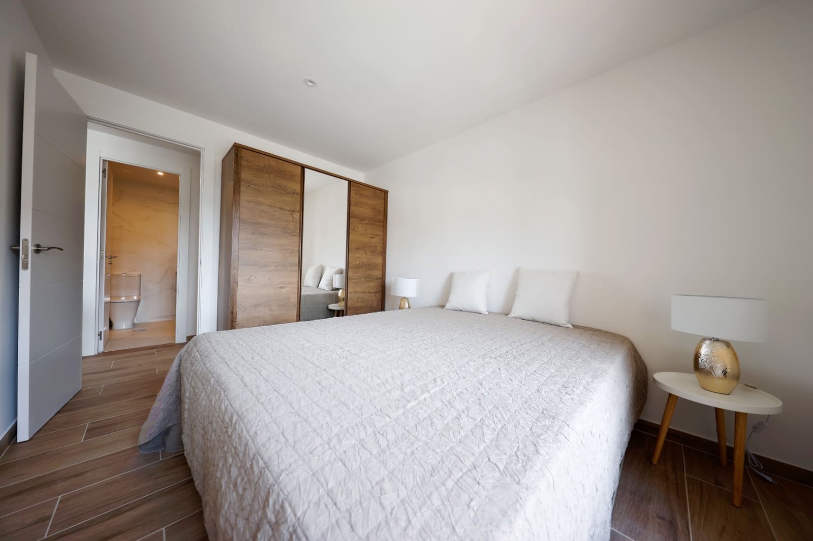 Apartamento de 2 habitaciones en Benidorm en alquiler con piscina garaje - 1.050 € (Ref: 10007801)