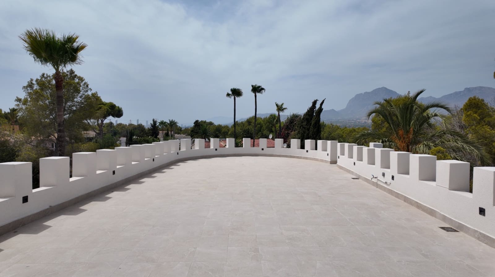 4 Zimmer Villa zu verkaufen in Albir mit Pool Garage - 1.595.000 € (Ref: 10024875)