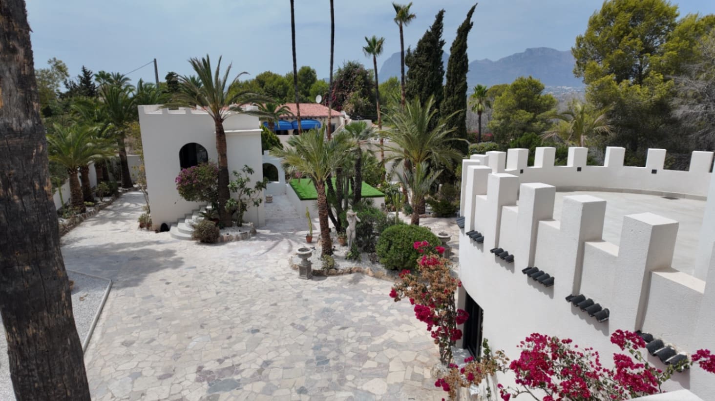 4 Zimmer Villa zu verkaufen in Albir mit Pool Garage - 1.595.000 € (Ref: 10024875)