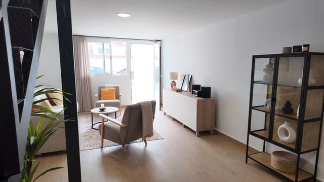 2 makuuhuone Omakotitalo myytävänä paikassa Alfaz del Pi / L'Alfàs del Pi mukana uima-altaan 
autotalli - 395 000 € (Ref: 10034450)