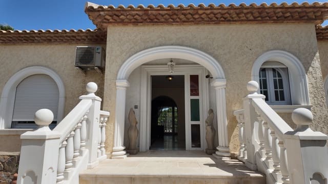 5 Zimmer Villa zu vermieten in La Nucia mit Pool Garage - 3.700 € (Ref: 10048131)
