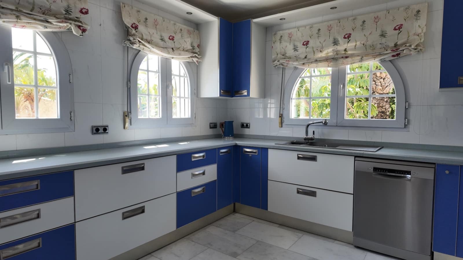 5 Zimmer Villa zu vermieten in La Nucia mit Pool Garage - 3.700 € (Ref: 10048131)