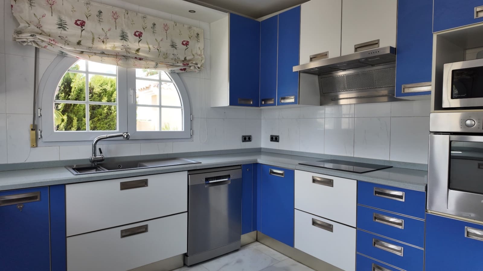 5 Zimmer Villa zu vermieten in La Nucia mit Pool Garage - 3.700 € (Ref: 10048131)