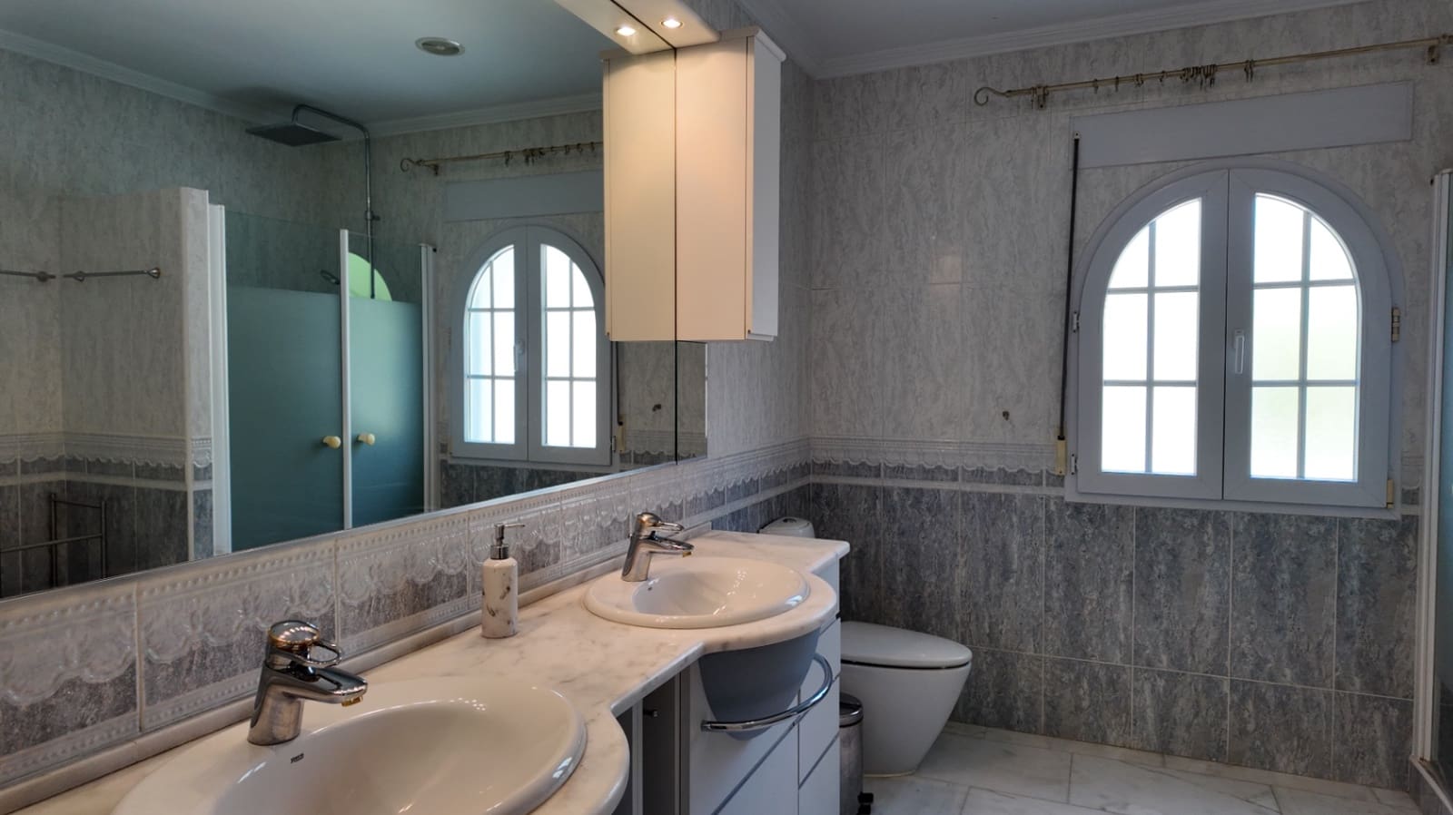 5 Zimmer Villa zu vermieten in La Nucia mit Pool Garage - 3.700 € (Ref: 10048131)
